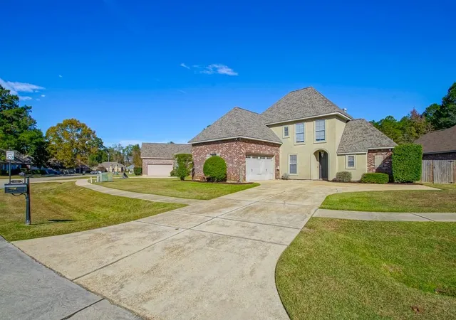 Photo 2 of Single family home for sale at 161 Woodthrush Dr, Madisonville, LA 70447 | MLS# 2577688 | Listing updated on 2026-09-17