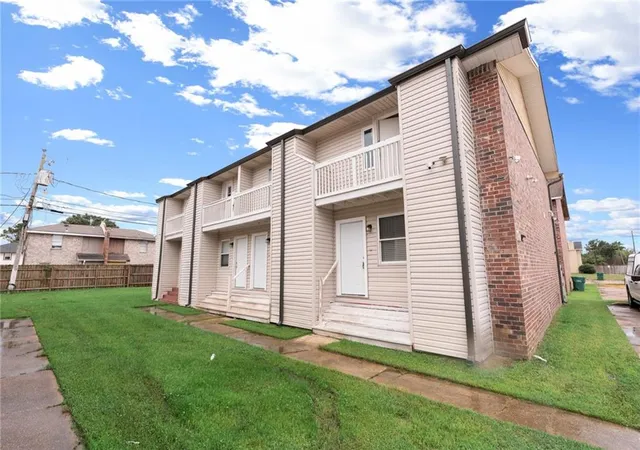 Photo 2 of Townhouse for sale at 717 Woodland Dr, La Place, LA 70068 | MLS# 2577686 | Listing updated on 2026-09-17