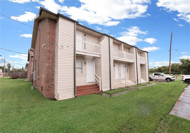 Photo 3 of Townhouse for sale at 717 Woodland Dr, La Place, LA 70068 | MLS# 2577686 | Listing updated on 2026-09-17