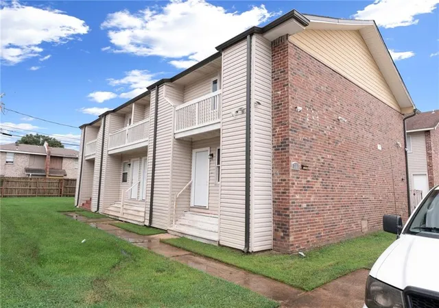 Photo 3 of Townhouse for sale at 717 Woodland Dr, La Place, LA 70068 | MLS# 2577686 | Listing updated on 2026-09-17