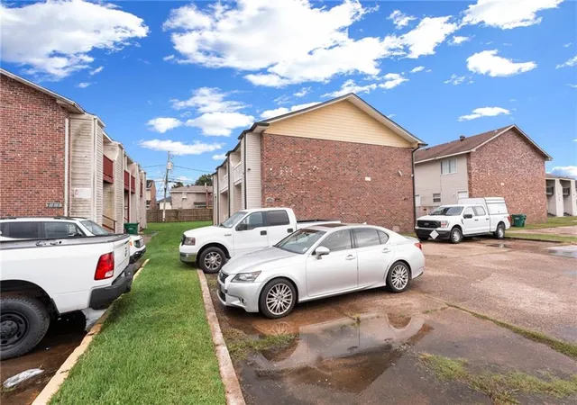 Photo 4 of Townhouse for sale at 717 Woodland Dr, La Place, LA 70068 | MLS# 2577686 | Listing updated on 2026-09-17