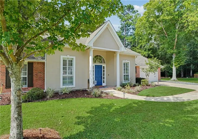 Photo 2 of Single family home for sale at 1025 Trail Ct, Mandeville, LA 70448 | MLS# 2577527 | Listing updated on 2026-09-25