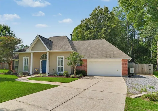 Photo 3 of Single family home for sale at 1025 Trail Ct, Mandeville, LA 70448 | MLS# 2577527 | Listing updated on 2026-09-25