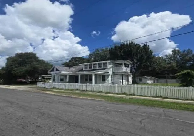 Photo 2 of Single family home for sale at 604 Lewis St, St Martinville, LA 70582 | MLS# 2577697 | Listing updated on 2026-09-17