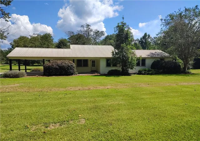 Photo 2 of Single family home for sale at 1475 Neches St, Bogalusa, LA 70427 | MLS# 2577106 | Listing updated on 2026-09-22