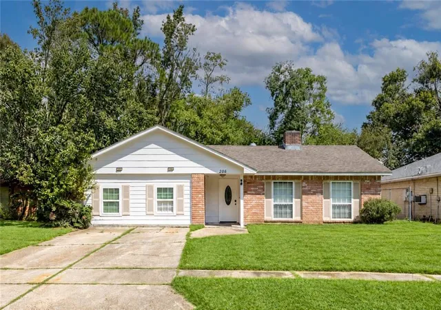 Photo 1 of Single family home for sale at 206 S Queens Dr, Slidell, LA 70458 | MLS# 2577600 | Listing updated on 2026-09-17