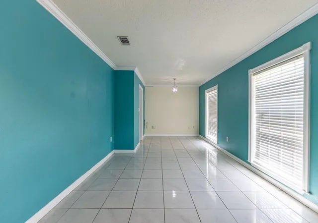 Photo 3 of Single family home for sale at 206 S Queens Dr, Slidell, LA 70458 | MLS# 2577600 | Listing updated on 2026-09-17