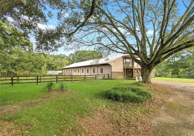 Photo 2 of Single family home for sale at 20 Green Hills Dr, Covington, LA 70435 | MLS# 2577149 | Listing updated on 2026-09-17