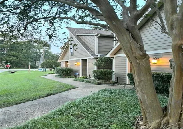 Listing Photo 1 - Condo for sale in building located at 500 Aries St, Mandeville, LA 70471 - Unit #1B