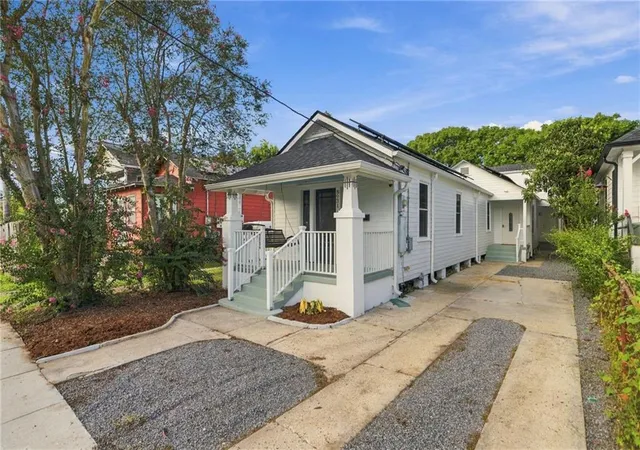 Photo 2 of Single family home for sale at 8931 Jeannette St, New Orleans, LA 70118 | MLS# 2577427 | Listing updated on 2026-09-23