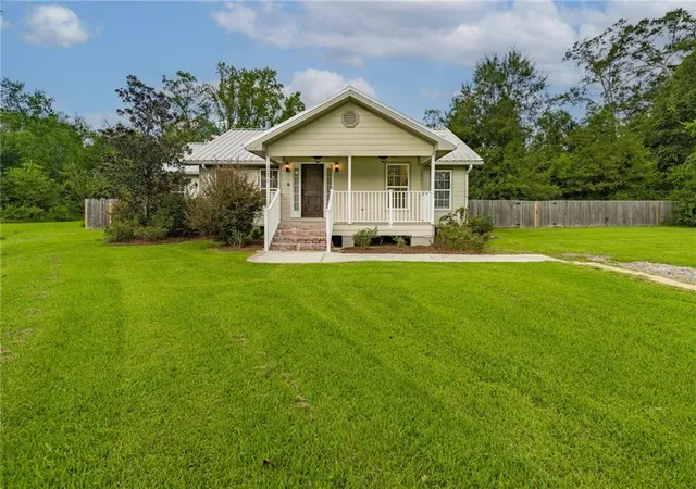 Photo 1 of Single family home for sale at 39475 Lees Landing Rd, Ponchatoula, LA 70454 | MLS# 2569107 | Listing updated on 2026-09-18