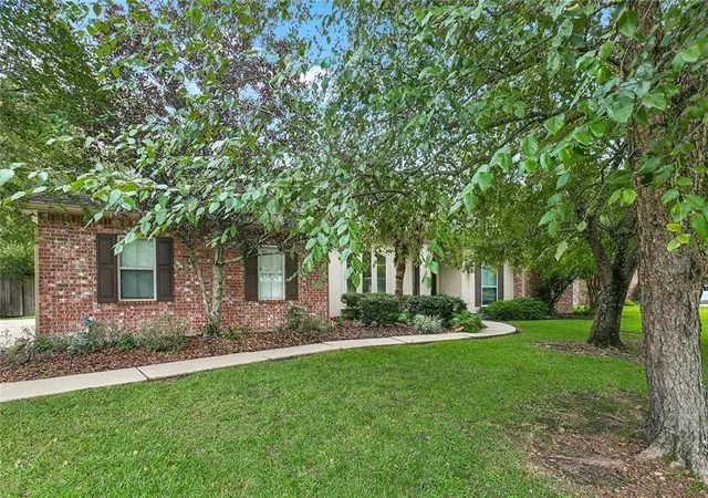 Photo 2 of Single family home for sale at 52 Walnut Pl, Covington, LA 70433 | MLS# 2577663 | Listing updated on 2026-09-18