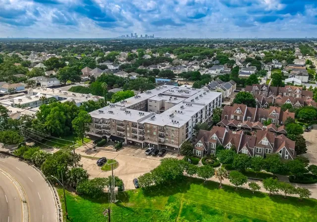 Photo 28 of Sale Pending at 500 Lake Marina St #205, New Orleans, LA 70124 | MLS# 2577215 | Listing updated on 2026-10-06