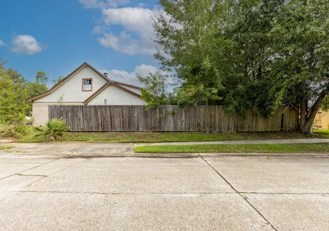 Photo 3 of Single family home for sale at 1565 Wildwood Ln, Slidell, LA 70458 | MLS# 2577516 | Listing updated on 2026-09-21