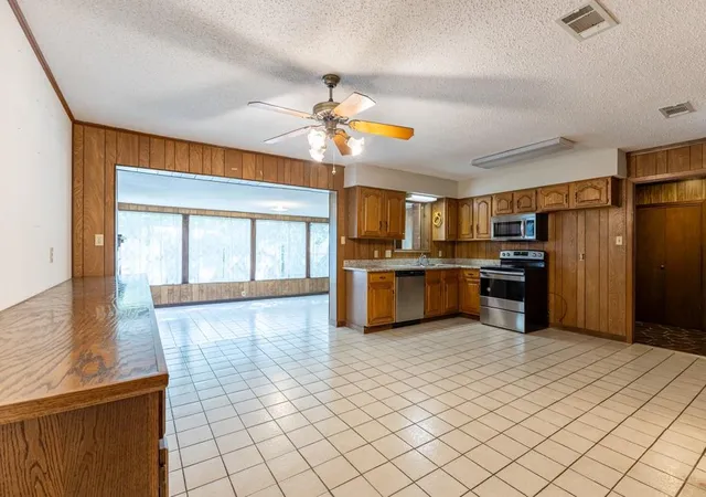 Photo 4 of Single family home for sale at 1565 Wildwood Ln, Slidell, LA 70458 | MLS# 2577516 | Listing updated on 2026-09-21
