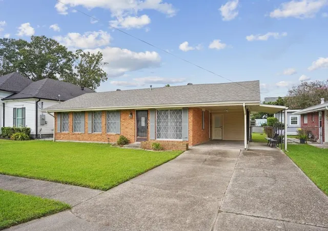 Photo 2 of Single family home for sale at 116 Elizabeth Ave, River Ridge, LA 70123 | MLS# 2577400 | Listing updated on 2026-09-18