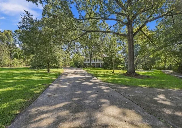Photo 4 of Single family home for sale at 2955 Jones Crk Rd, Baton Rouge, LA 70816 | MLS# 2577625 | Listing updated on 2026-09-18