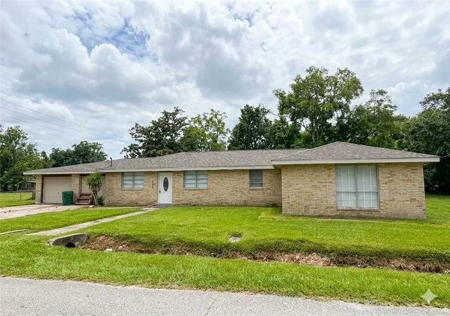 Single family home for sale at 347 Ash St, Hahnville, LA 70057 | MLS# 2577639