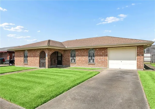 Photo 2 of Sale Pending at 1104 Candelight Dr, Marrero, LA 70072 | MLS# 2570690 | Listing updated on 2026-10-06