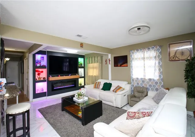 Photo 2 of Single family home for sale at 748 Oakwood Dr, Gretna, LA 70056 | MLS# 2577842 | Listing updated on 2026-09-18
