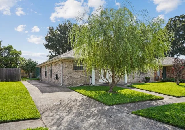 Photo 2 of Single family home for sale at 21 Tribune St, Metairie, LA 70001 | MLS# 2577667 | Listing updated on 2026-10-04