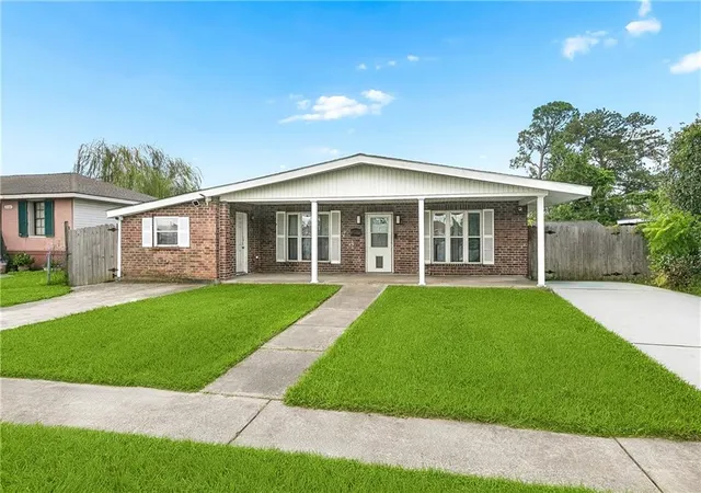 Single family home for sale at 2142 Browning Ln, Terrytown, LA 70056 | MLS# 2577309