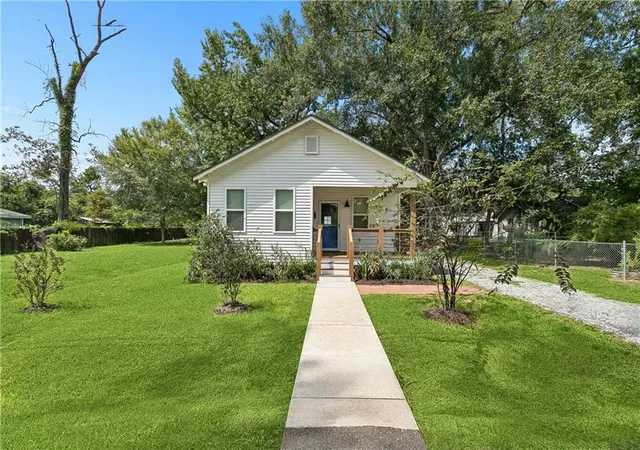 Photo 1 of Single family home for sale at 145 Grove St, Ponchatoula, LA 70454 | MLS# 2573268 | Listing updated on 2026-09-24