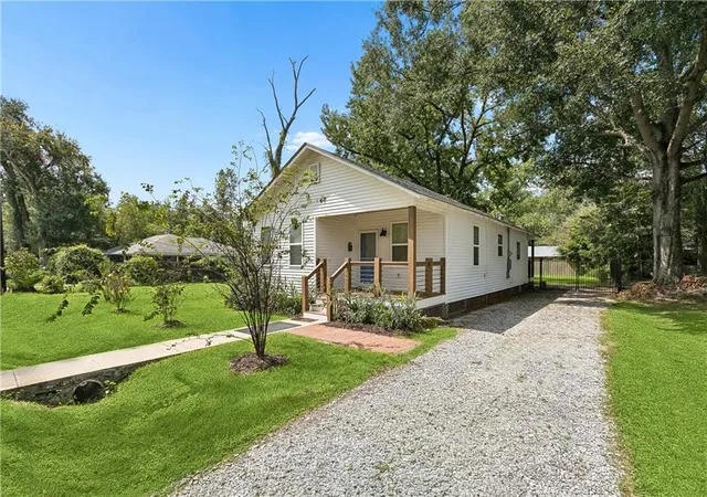 Photo 2 of Single family home for sale at 145 Grove St, Ponchatoula, LA 70454 | MLS# 2573268 | Listing updated on 2026-09-24