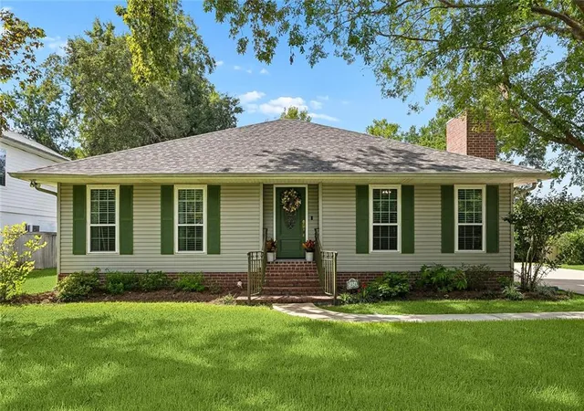 Photo 1 of Sale Pending at 2424 Mathis St, Mandeville, LA 70448 | MLS# 2577672 | Listing updated on 2026-10-07