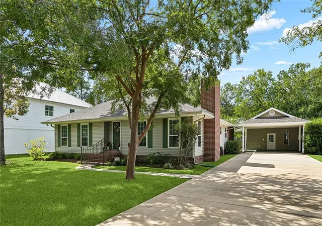 Photo 2 of Sale Pending at 2424 Mathis St, Mandeville, LA 70448 | MLS# 2577672 | Listing updated on 2026-10-07