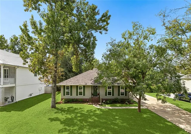 Photo 3 of Sale Pending at 2424 Mathis St, Mandeville, LA 70448 | MLS# 2577672 | Listing updated on 2026-10-07