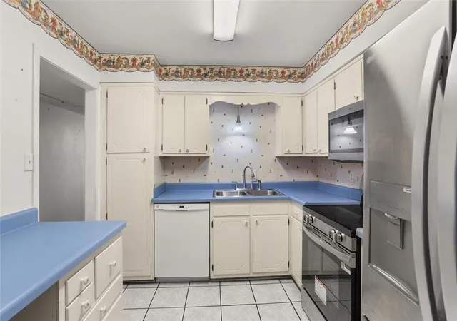 Photo 4 of Condo for sale at 2732 Whitney Pl #203, Metairie, LA 70002 | MLS# 2577915 | Listing updated on 2026-09-19
