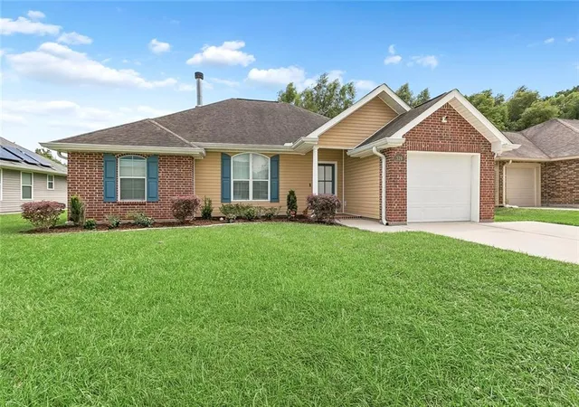 Photo 3 of Single family home for sale at 329 Allie Ln, Luling, LA 70070 | MLS# 2577299 | Listing updated on 2026-09-18