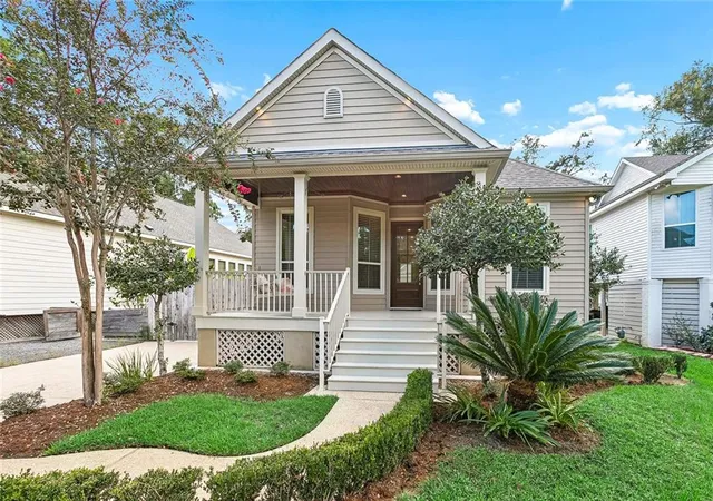 Photo 1 of Single family home for sale at 401 Depre St, Mandeville, LA 70448 | MLS# 2577932 | Listing updated on 2026-09-24