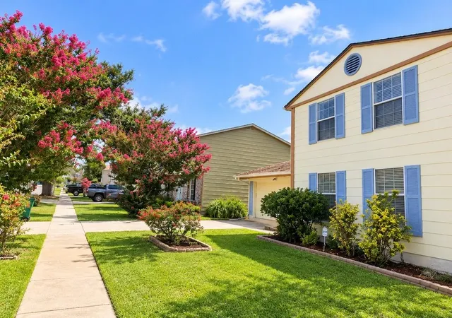 Photo 3 of Single family home for sale at 733 Mystic Ave, Terrytown, LA 70056 | MLS# 2577599 | Listing updated on 2026-09-19