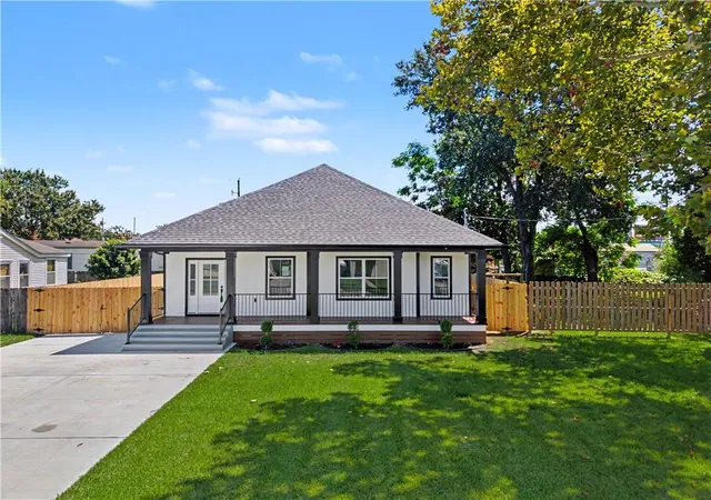 Photo 1 of Single family home for sale at 7 Old Hickory Ave, Chalmette, LA 70043 | MLS# 2577271 | Listing updated on 2026-09-20