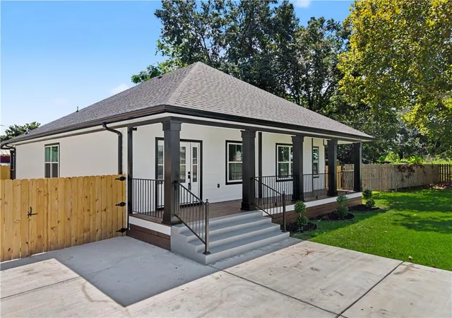 Photo 2 of Single family home for sale at 7 Old Hickory Ave, Chalmette, LA 70043 | MLS# 2577271 | Listing updated on 2026-09-20