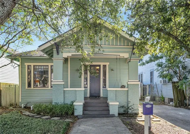Photo 1 of Single family home for sale at 8414 Apricot St, New Orleans, LA 70118 | MLS# 2574720 | Listing updated on 2026-09-30