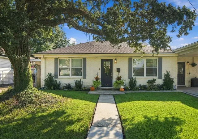 Single family home for sale at 725 Brockenbraugh Ct, Metairie, LA 70005 | MLS# 2578016