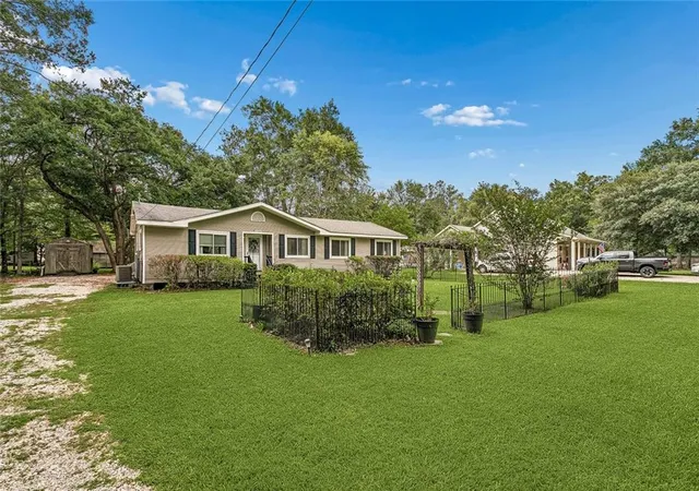 Photo 2 of Single family home for sale at 72350 Forest Dr, Covington, LA 70433 | MLS# 2578039 | Listing updated on 2026-09-20