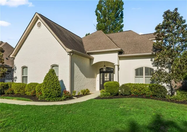 Photo 2 of Single family home for sale at 420 White Ash Loop, Madisonville, LA 70447 | MLS# 2578047 | Listing updated on 2026-09-20