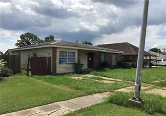 Photo 2 of Sale Pending at 629 Taylor Brk Dr, Gretna, LA 70056 | MLS# 2578035 | Listing updated on 2026-09-21