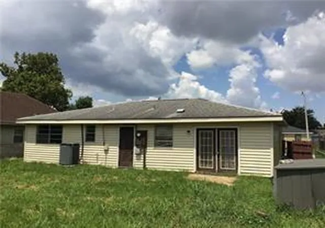 Photo 3 of Sale Pending at 629 Taylor Brk Dr, Gretna, LA 70056 | MLS# 2578035 | Listing updated on 2026-09-21