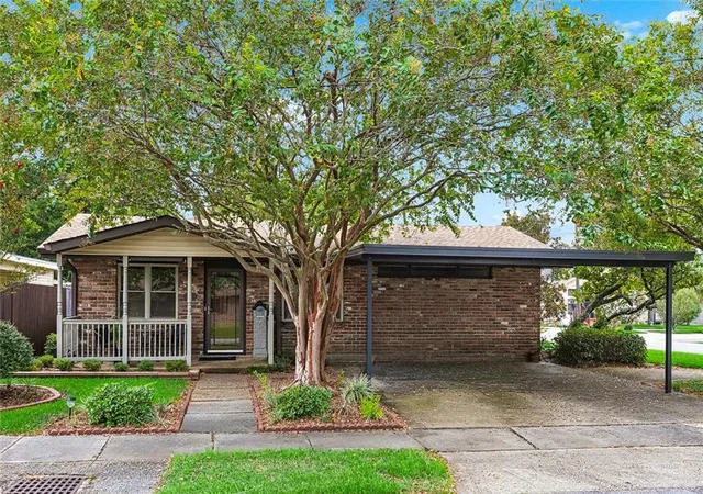 Single family home for sale at 1500 Weyer St, Gretna, LA 70053 | MLS# 2568671