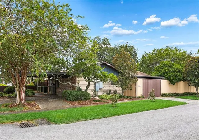 Photo 2 of Single family home for sale at 1500 Weyer St, Gretna, LA 70053 | MLS# 2568671 | Listing updated on 2026-09-21