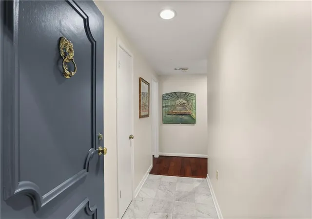Listing Photo 2 - Condo for sale in building located at 1750Th St Charles Ave, New Orleans, LA 70130 - Unit #615
