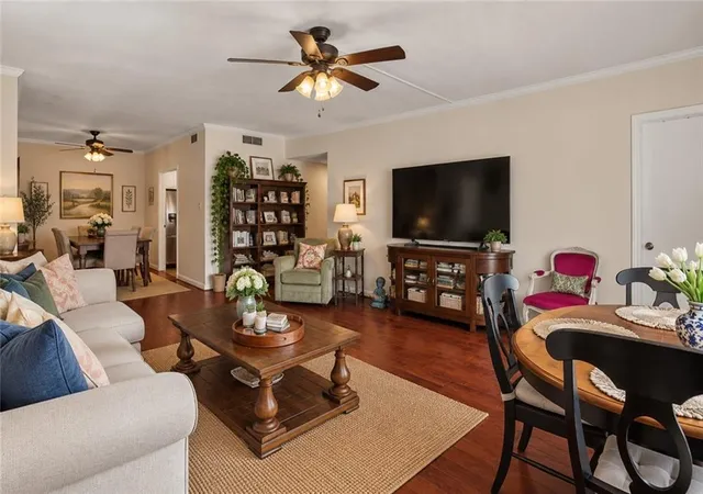 Listing Photo 4 - Condo for sale in building located at 1750Th St Charles Ave, New Orleans, LA 70130 - Unit #615