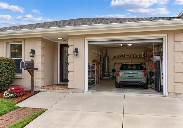Photo 3 of Single family home for sale at 1452 Aris Ave, Metairie, LA 70005 | MLS# 2577713 | Listing updated on 2026-10-04