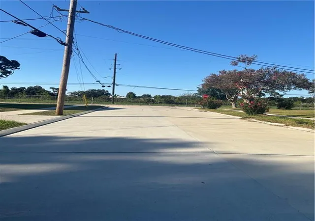 Photo 3 of Single family home for sale at 4430 Wellington Ave, New Orleans, LA 70122 | MLS# 2578022 | Listing updated on 2026-09-21