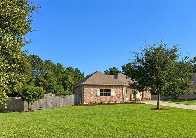 Photo 2 of Single family home for sale at 116 Aspen Crk Ct, Covington, LA 70433 | MLS# 2578171 | Listing updated on 2026-09-21
